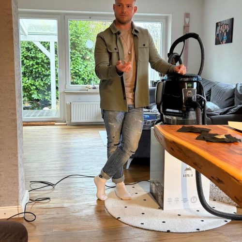 Robert Wentzlau beantwortet Fragen bei einer HYLA Vorführung